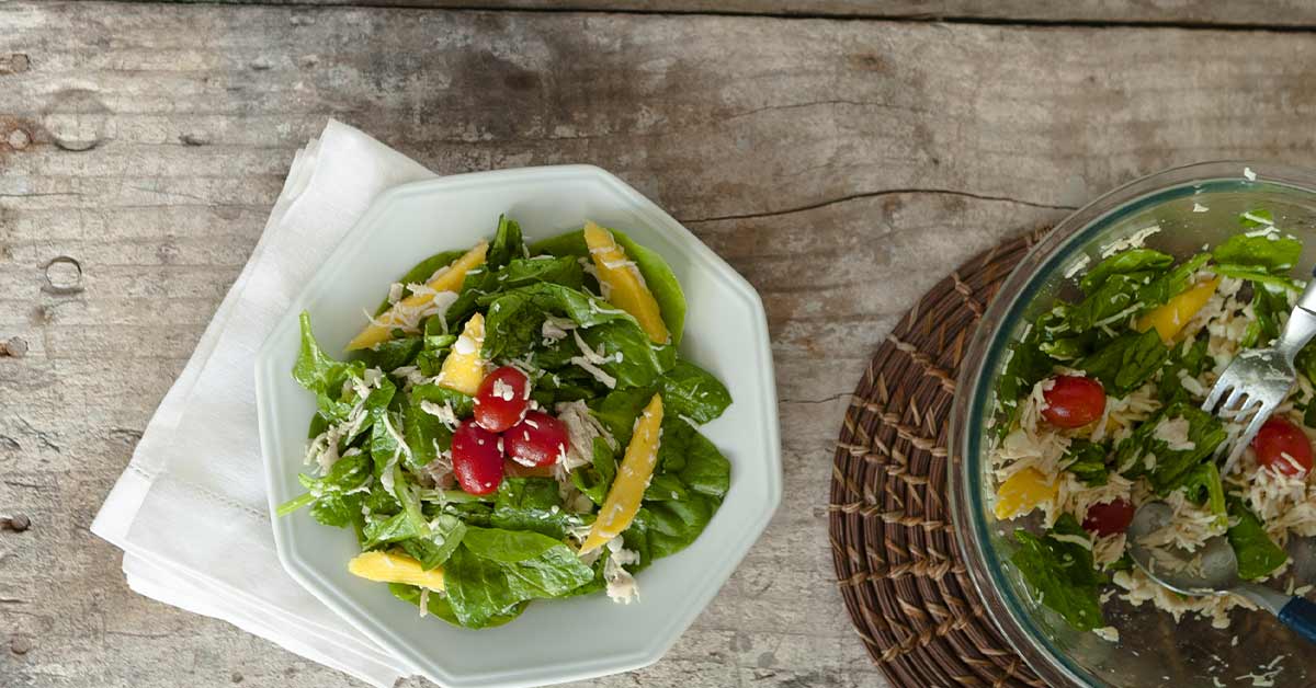 Salada de Frango Grelhado com Espinafre e Manga
